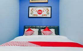 Oyo 778 Guest House Amalia  2*